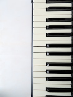 white and black piano keyboard
