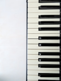 white and black piano keyboard