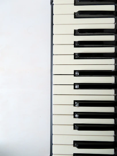 white and black piano keyboard