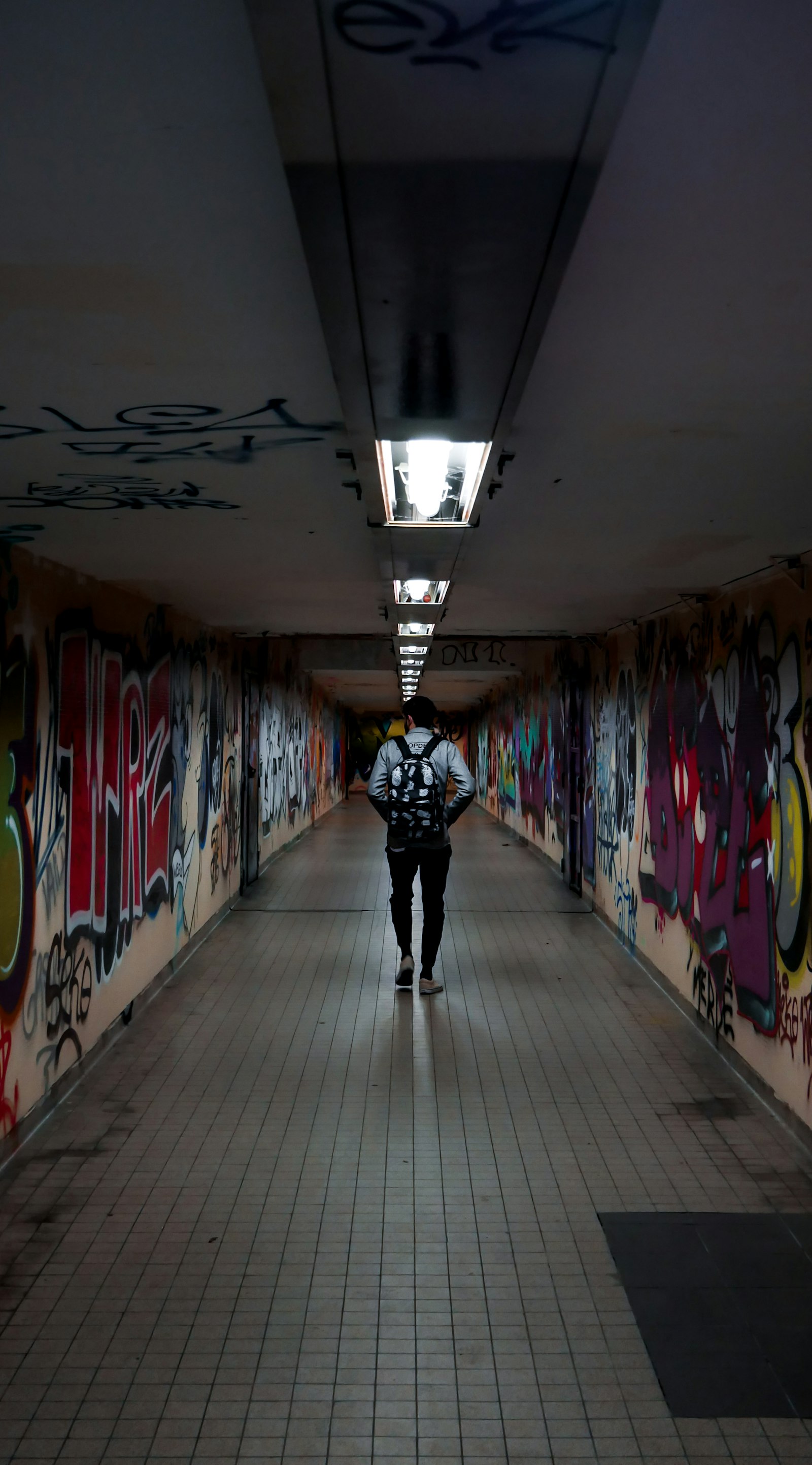 Panasonic Lumix DMC-G7 + LUMIX G VARIO 12-60/F3.5-5.6 sample photo. Man walking in hallway photography