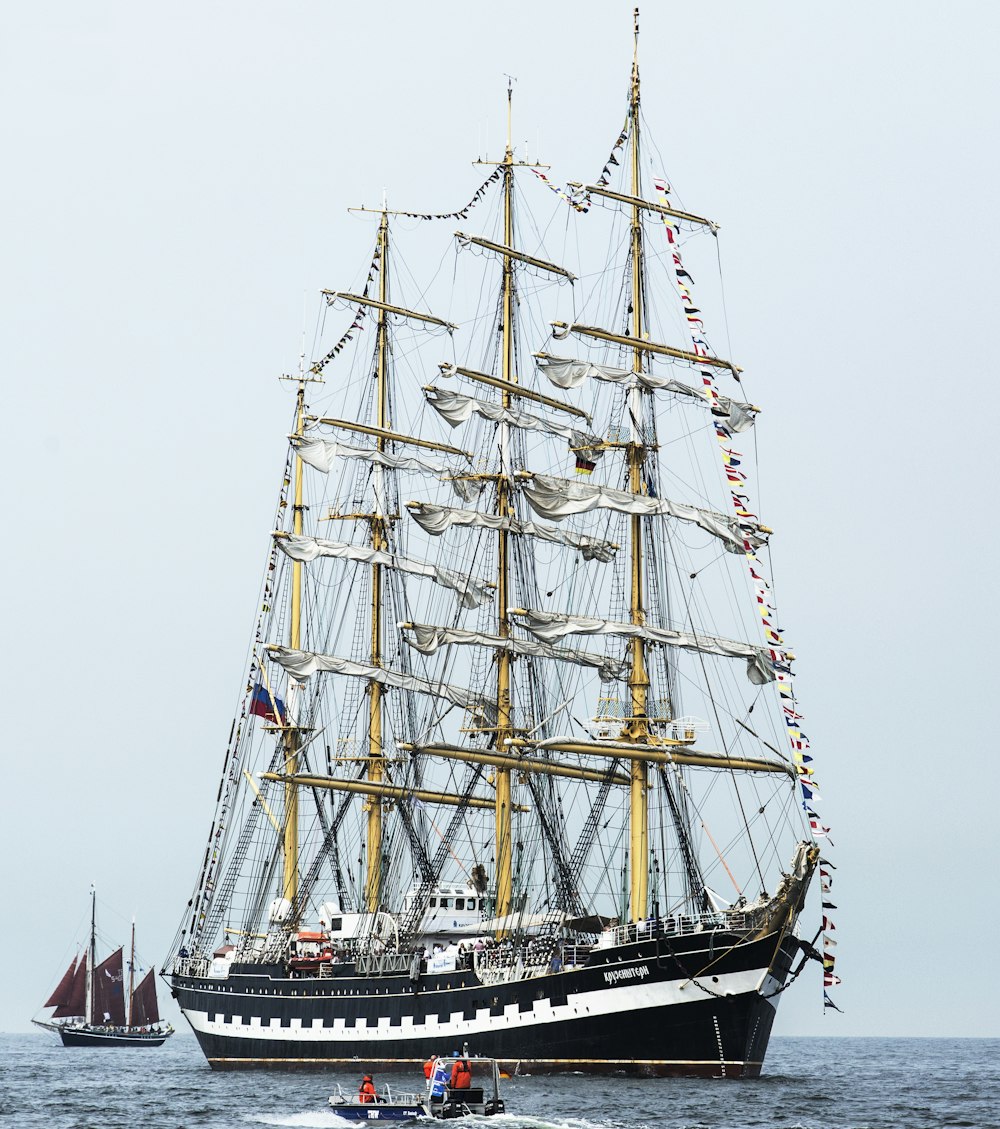 white and brown pirate boat