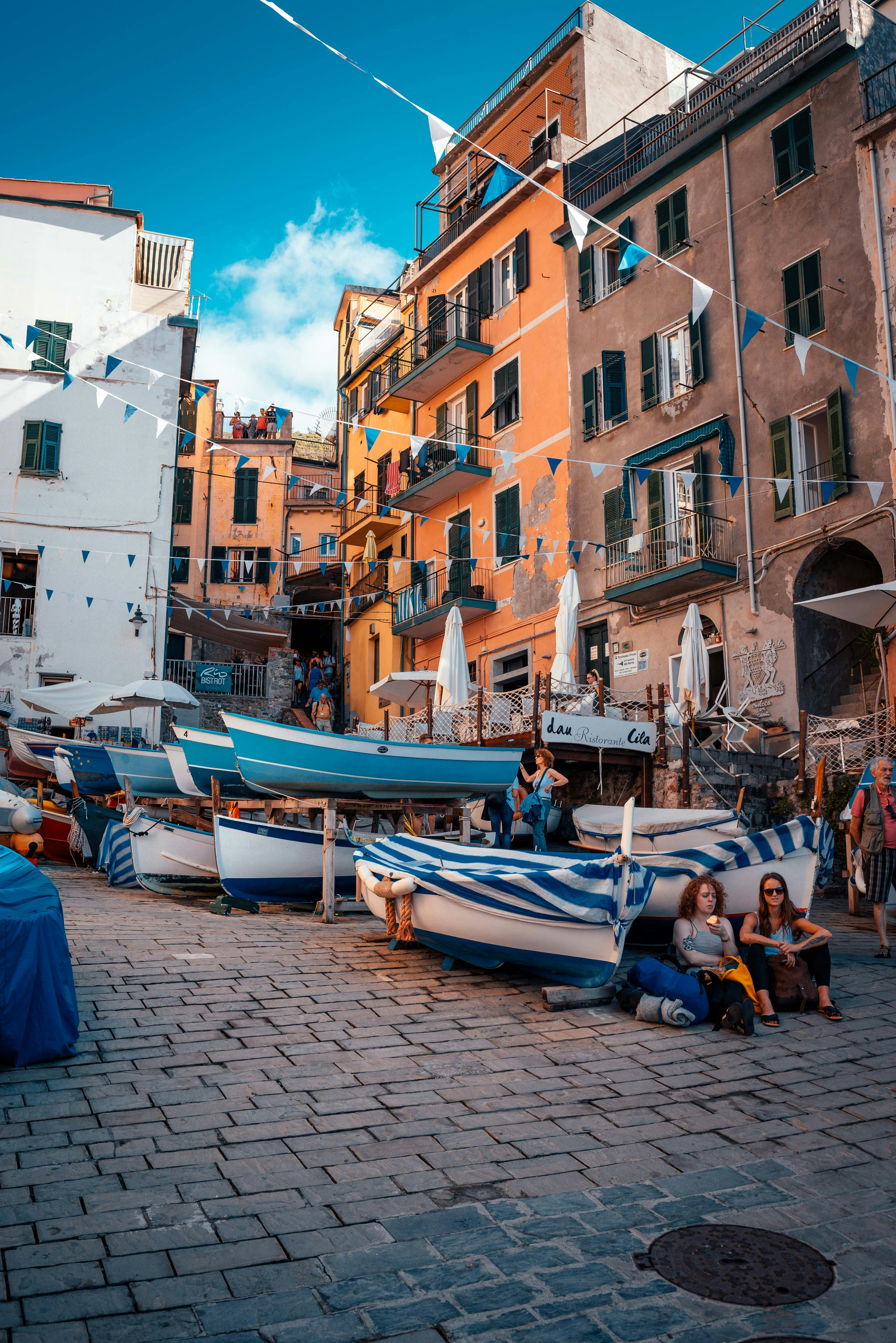 Come Visitare: Strategie, Stagioni e Dove Dormire tra le Terrazze