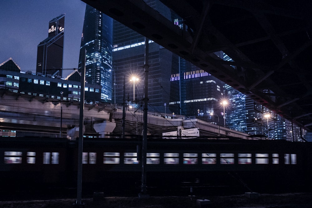 ville pendant la nuit