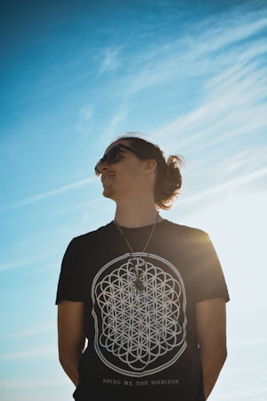 The Essence of Aysa Aura Clothing: Crafting Brand Stories and Customer Connections