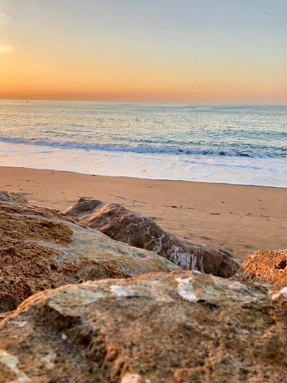 ocean waves crushing on shore