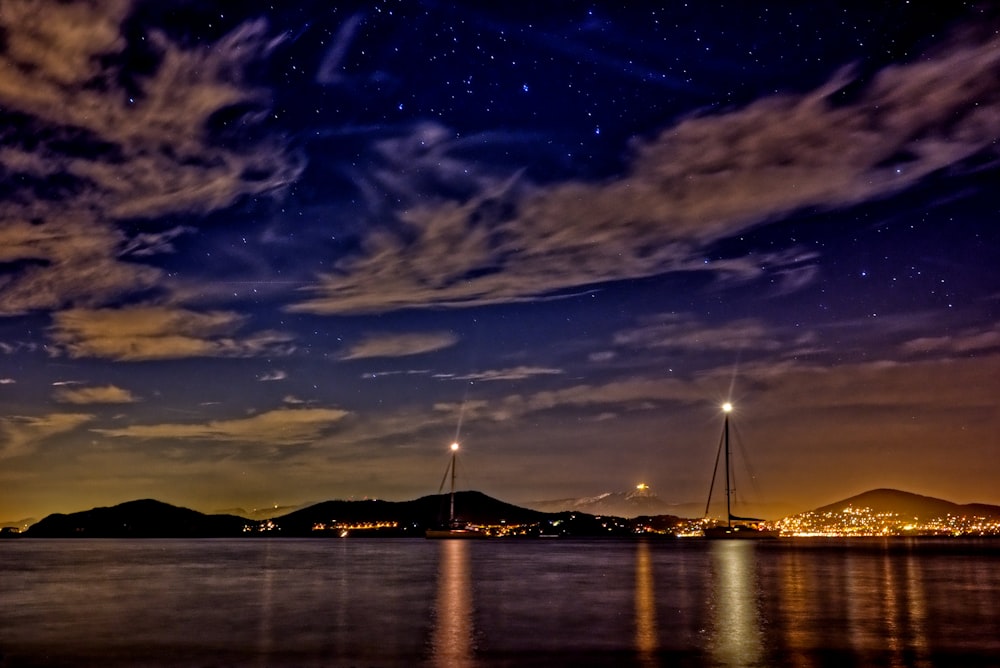 catena montuosa nella fotografia di vista panoramica