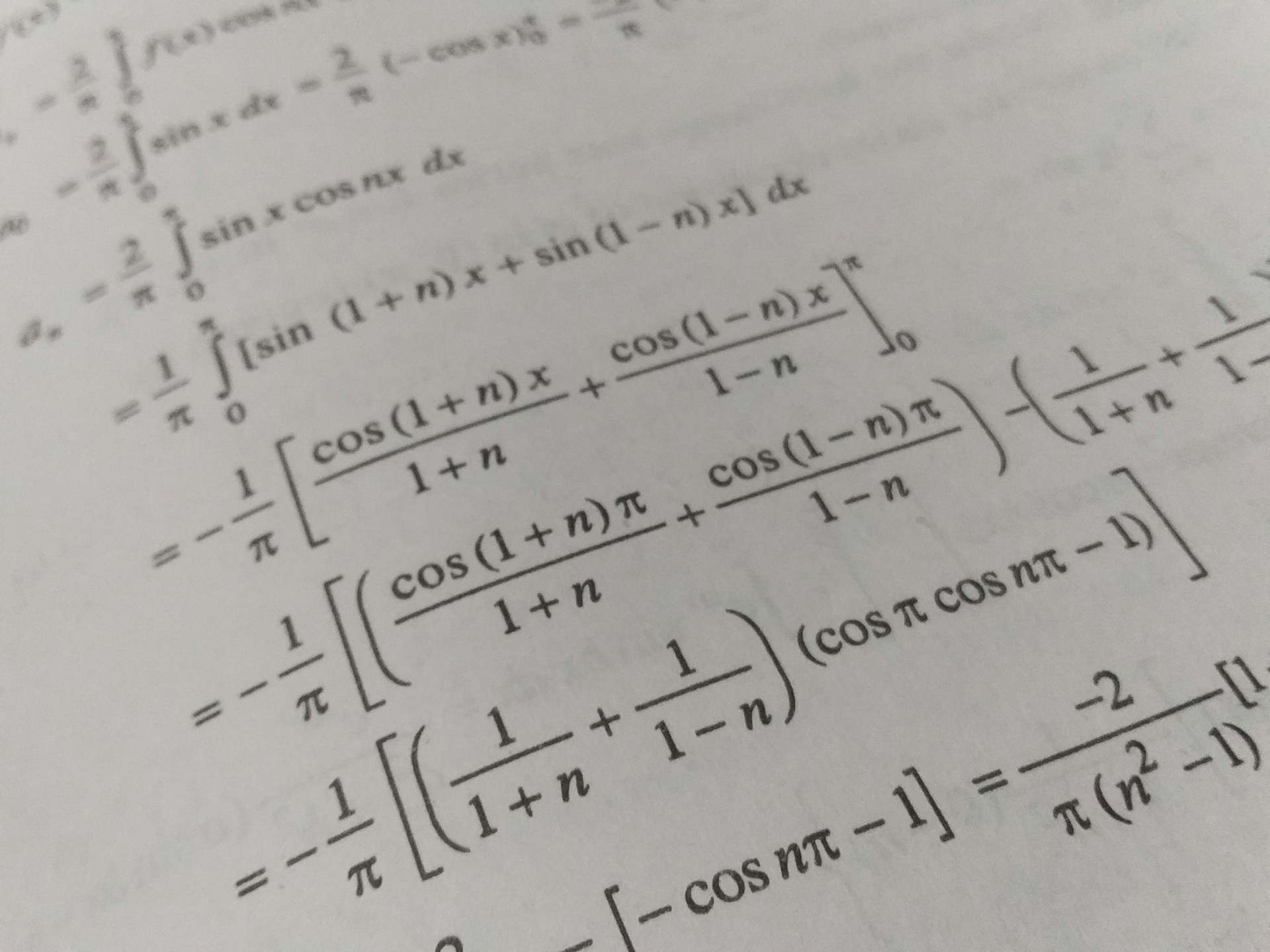 gray computer monitor