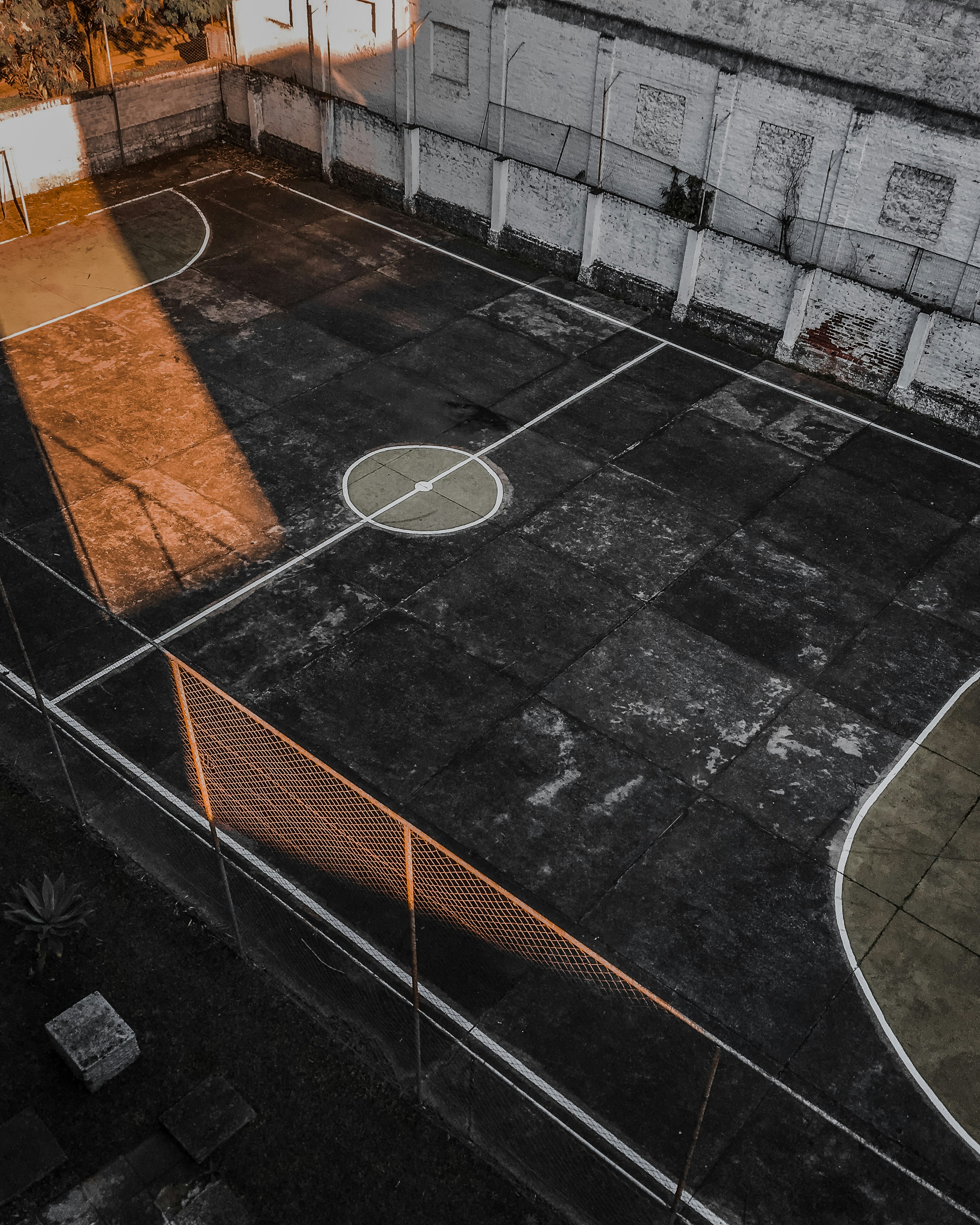 bird's eye view of basketball court photo – Free Asphalt Image on Unsplash