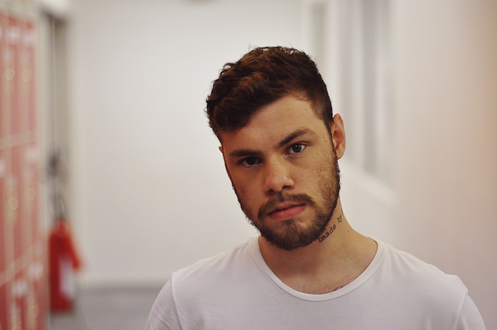 man in white crew-neck shirt