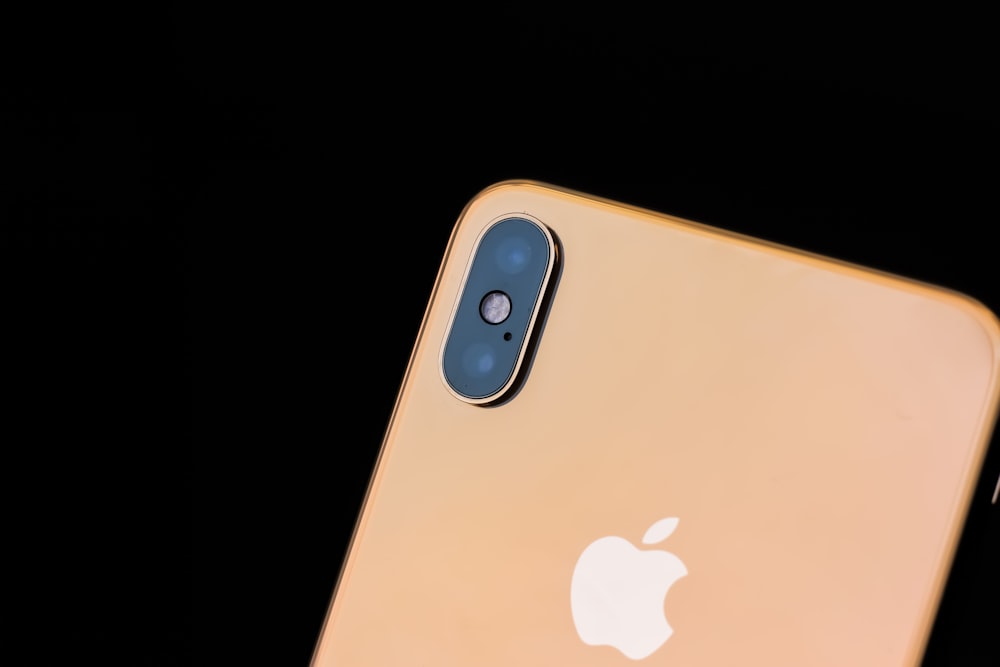 gold iPhone Xs Max