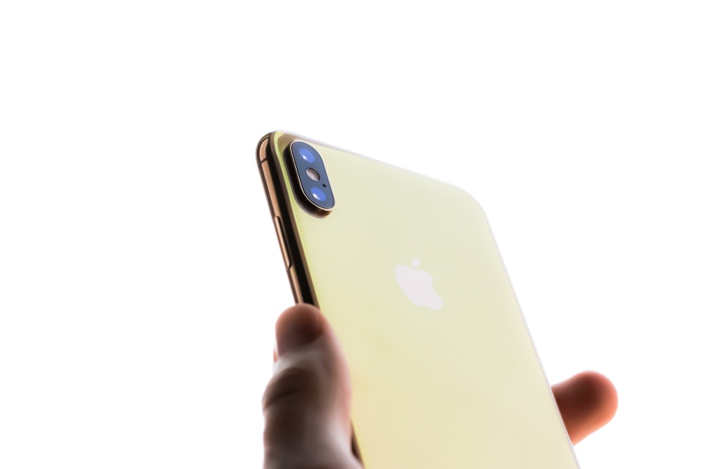 gold iPhone Xs