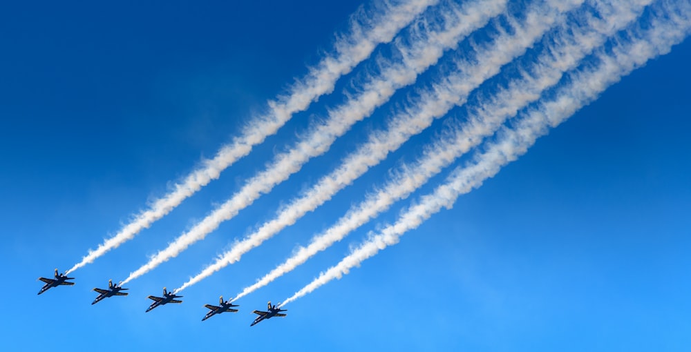 five aircraft contrail