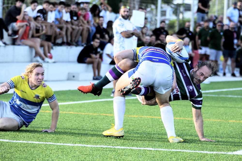 man playing American football photography