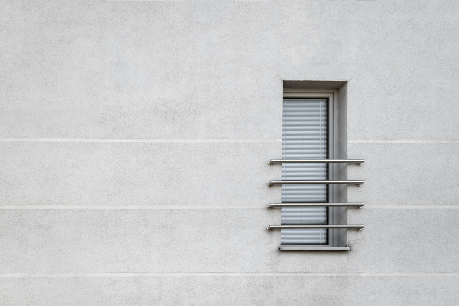 Canon EOS 77D (EOS 9000D / EOS 770D) + Sigma 18-200mm f/3.5-6.3 DC OS HSM [II] sample photo. Gray concrete structure window photography