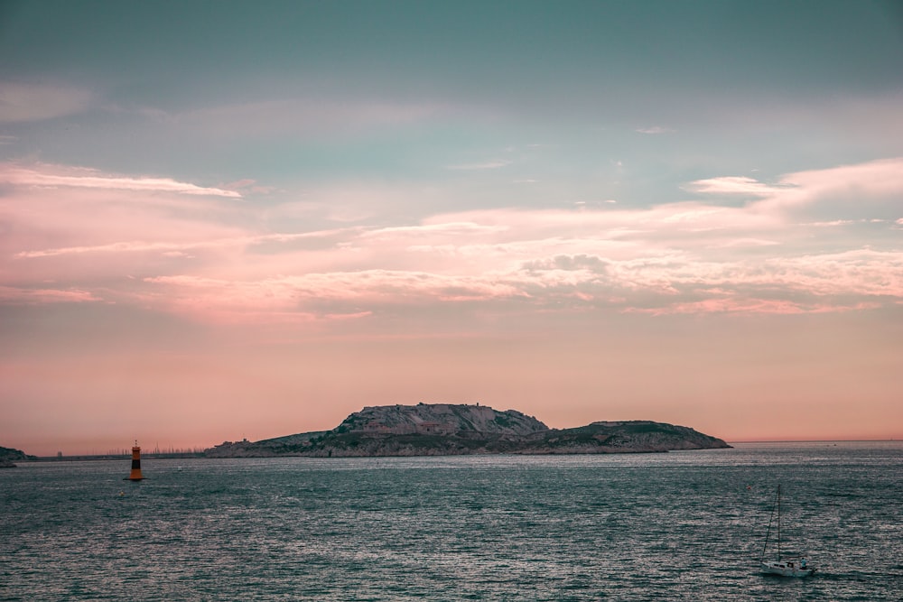 昼間の島