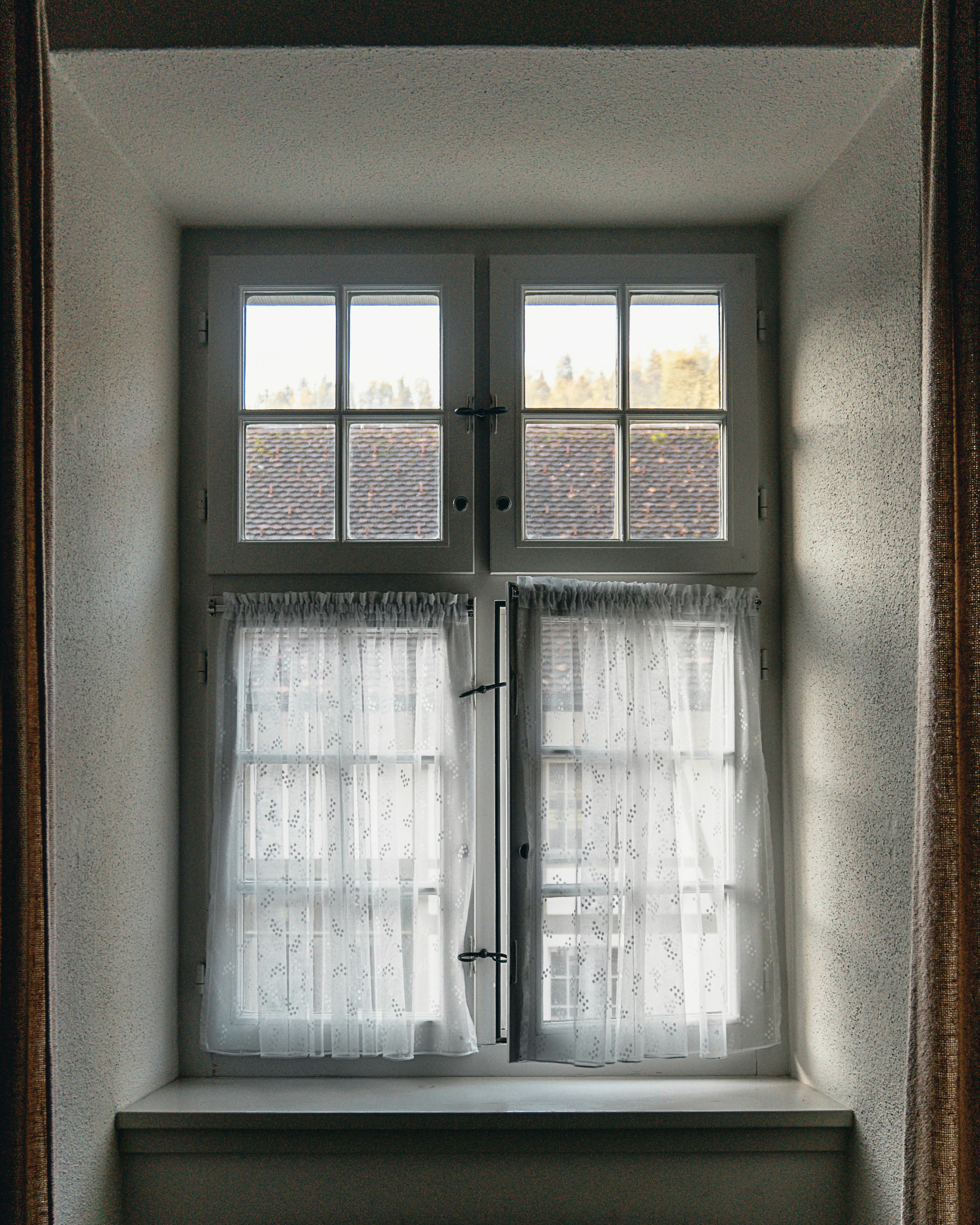 Private home window with frosted film