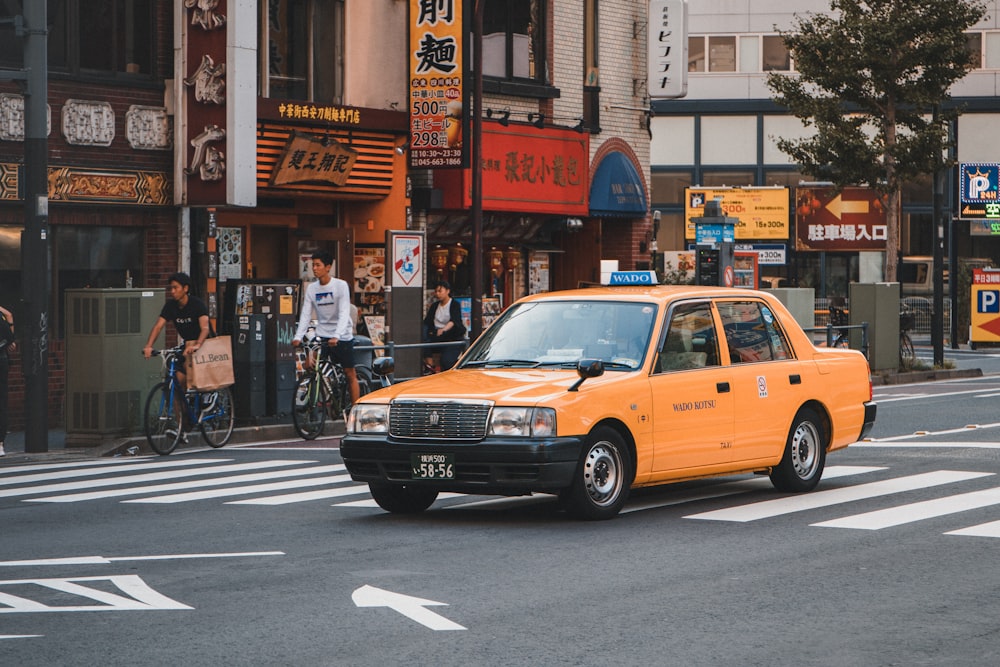 Taxi amarillo