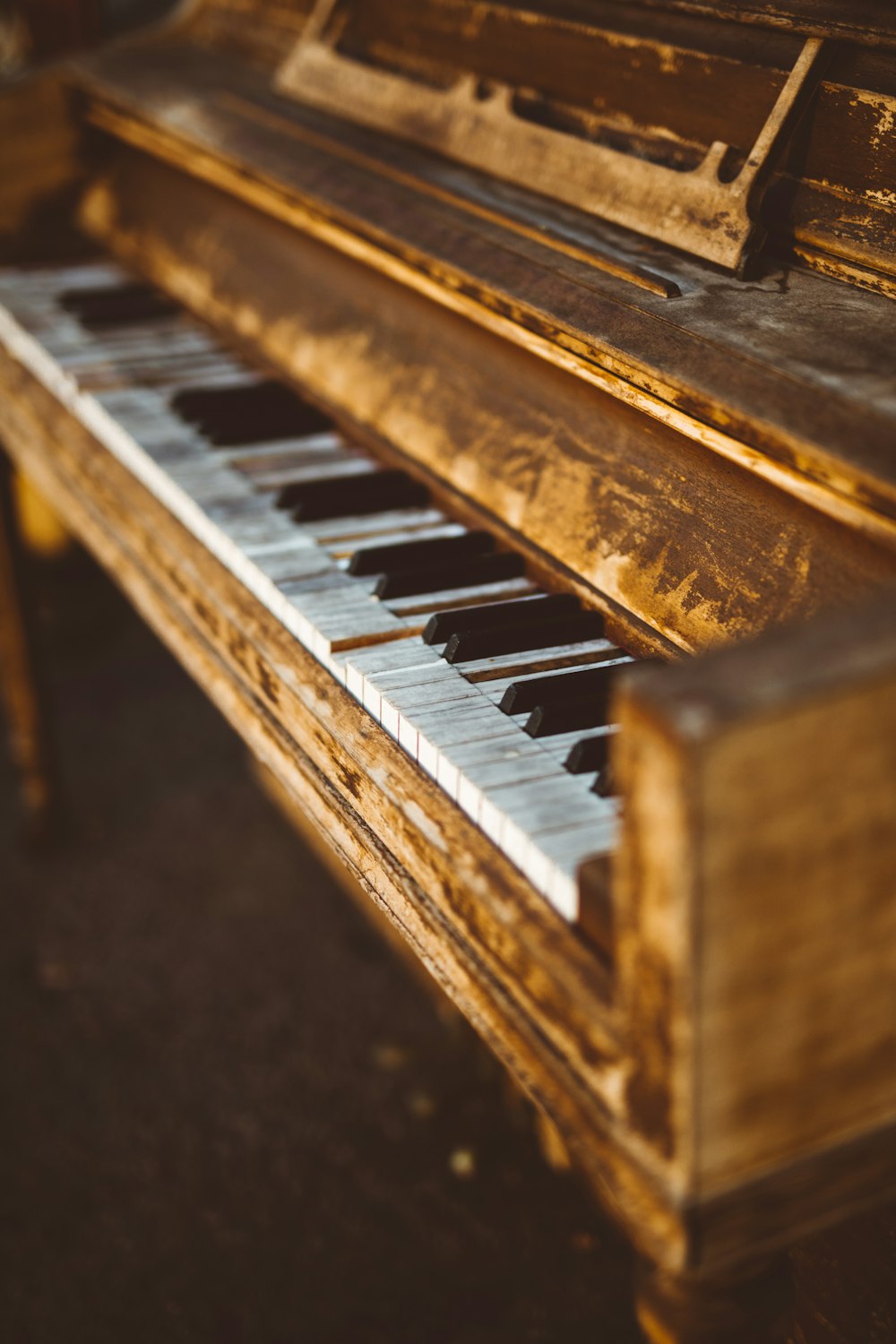 selective focus photogrpahy of brown wooden console piano