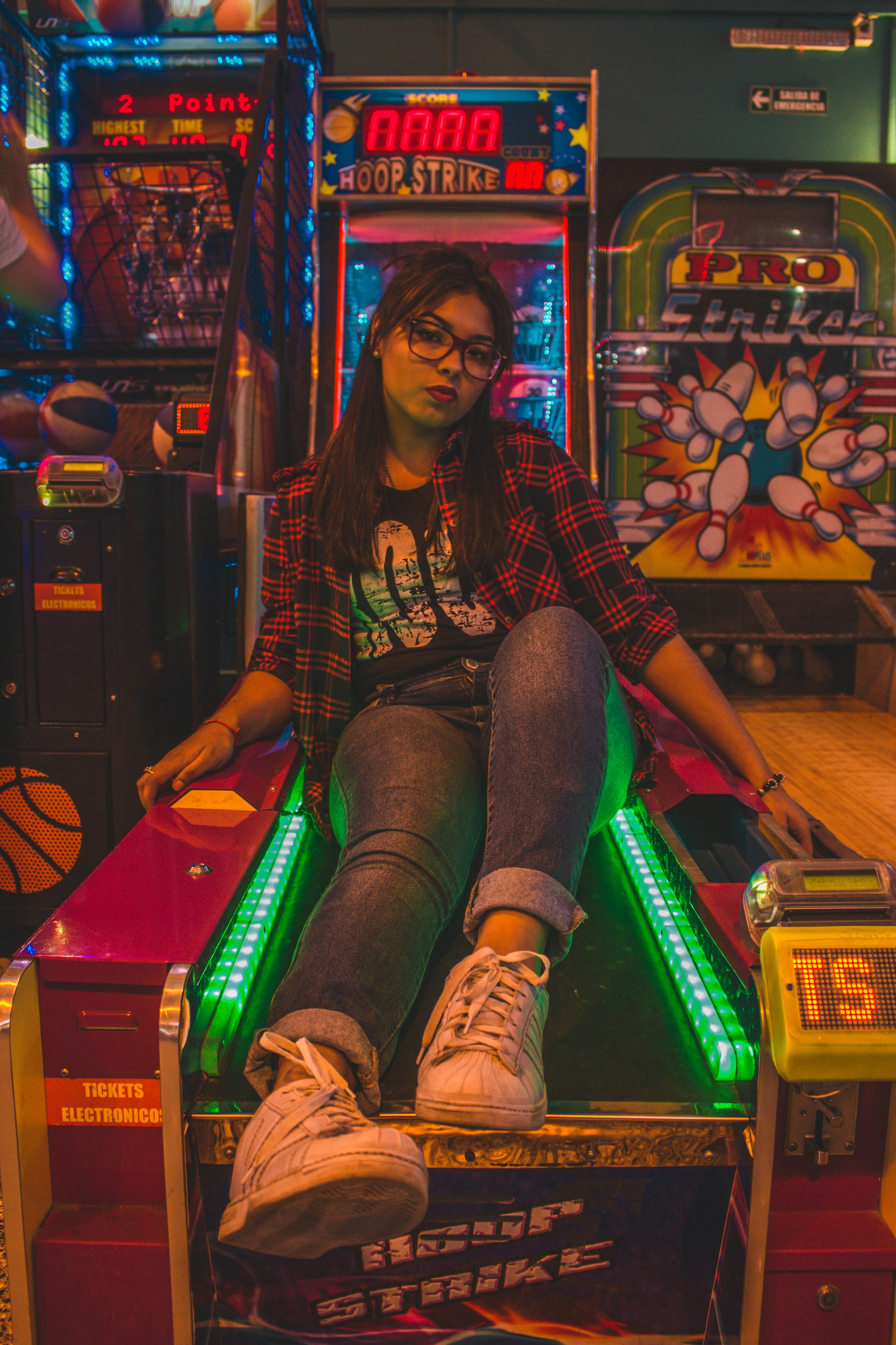 Woman sitting on arcade machine photo – Free Argentina Image on Unsplash