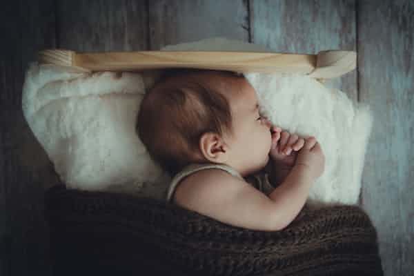שינה אצל תינוקות - מדריך מעשי לשינת תינוקות והירדמות עצמאית
