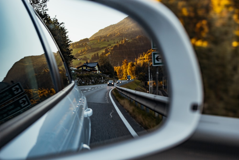 black vehicle reflecting on side mirror