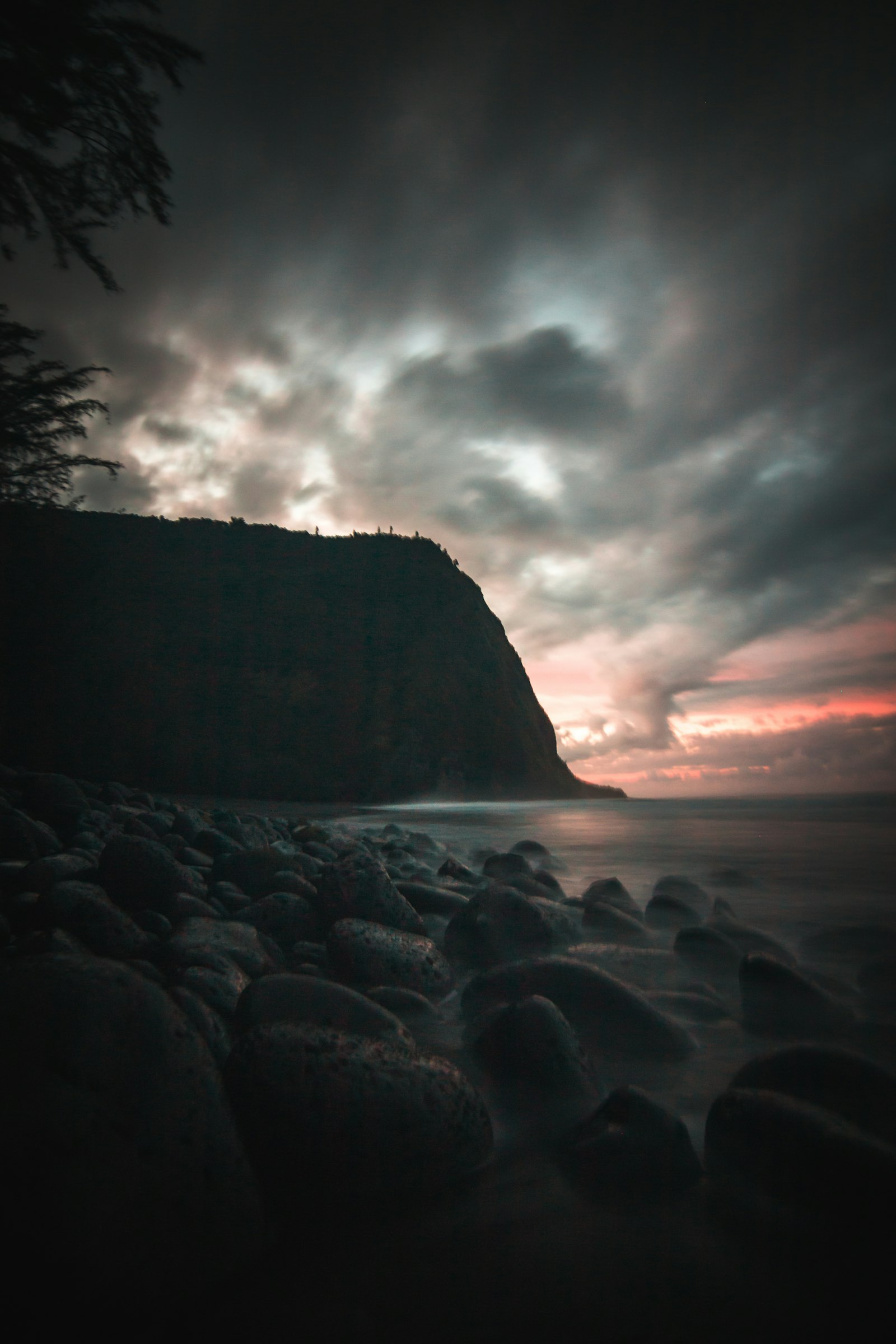 Canon EOS 70D + Tokina AT-X Pro 11-16mm F2.8 DX sample photo. Rocks near cliff photography