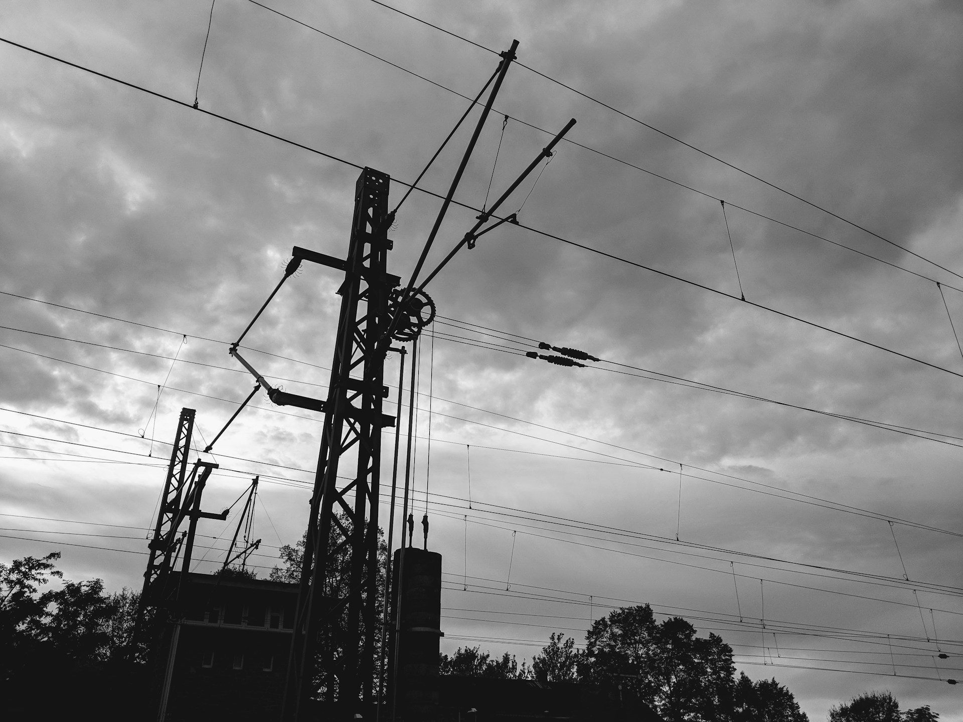 black and white bed linen