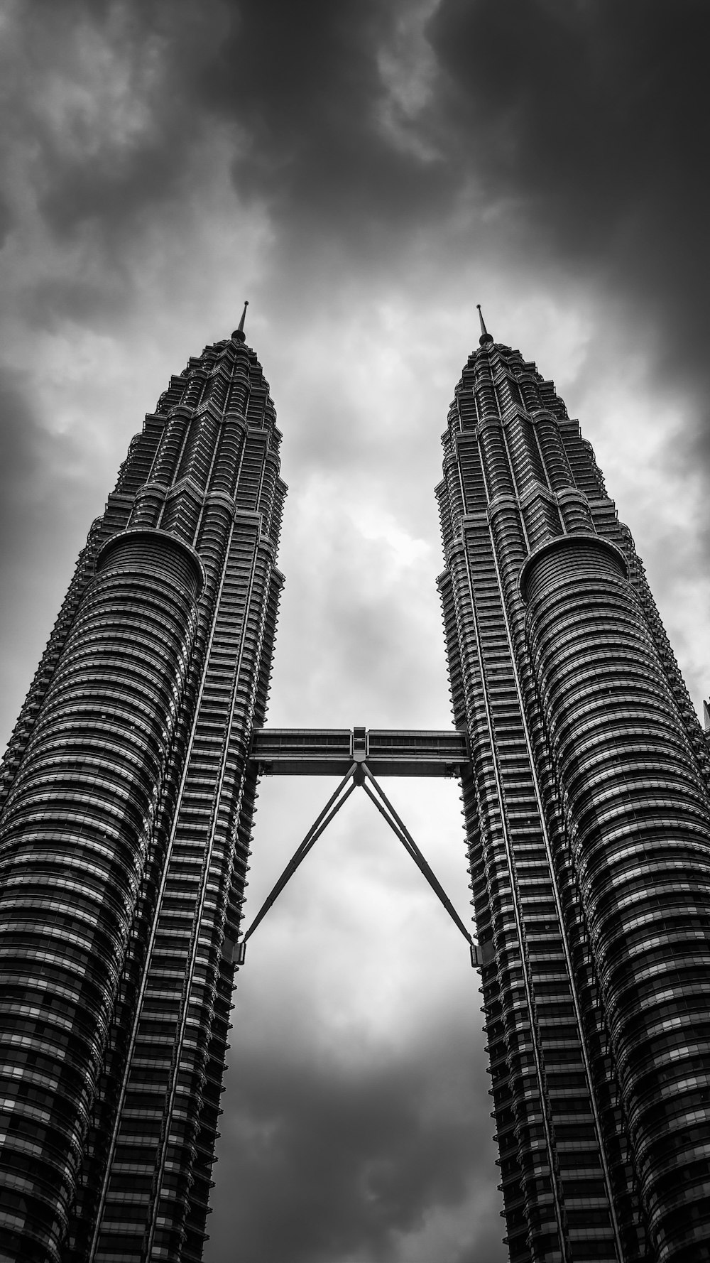 Petronas Twin Tower in der Hochwinkelfotografie