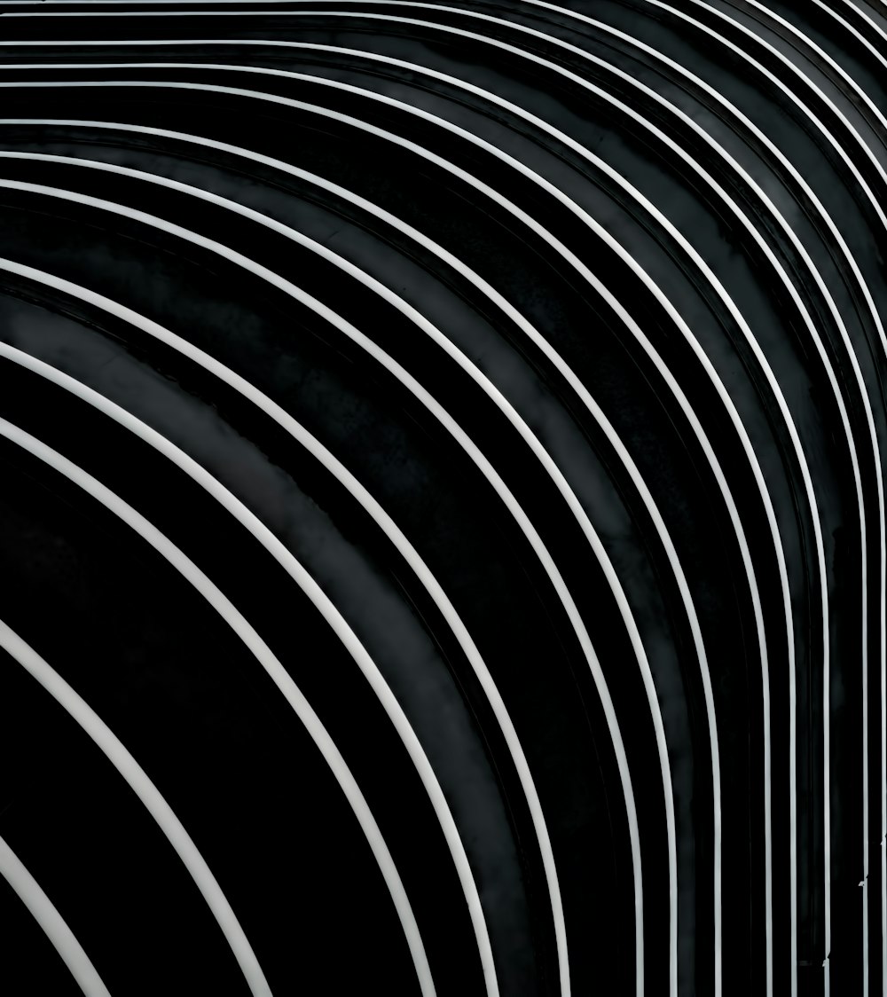 a black and white photo of a bunch of lines