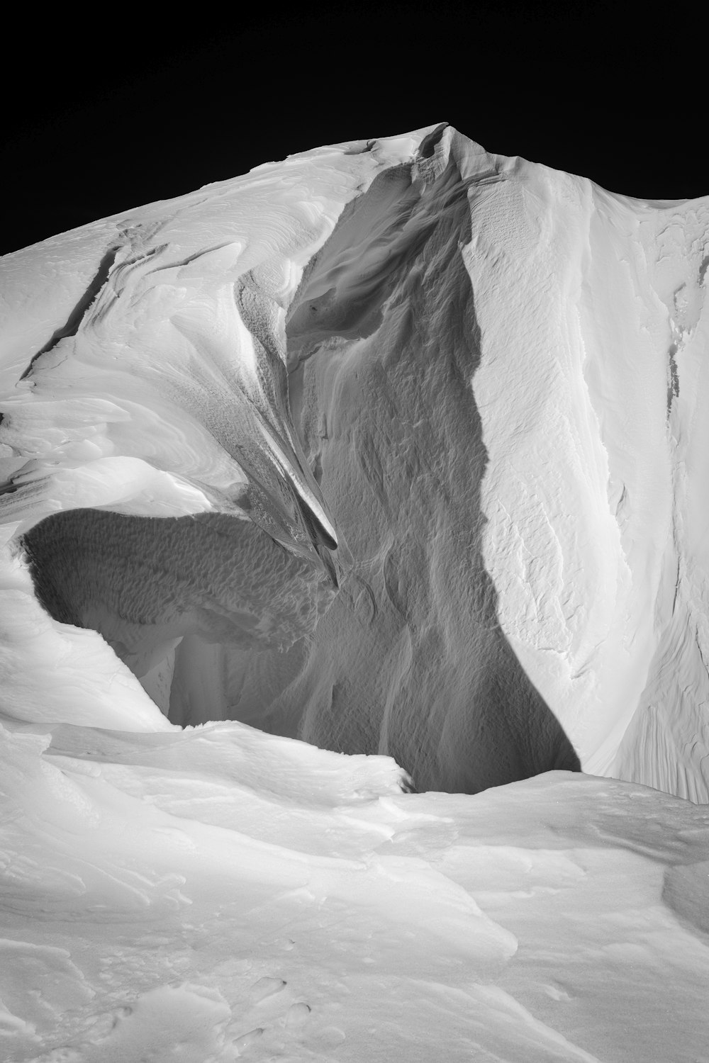 Foto en escala de grises de Antelope Canyon