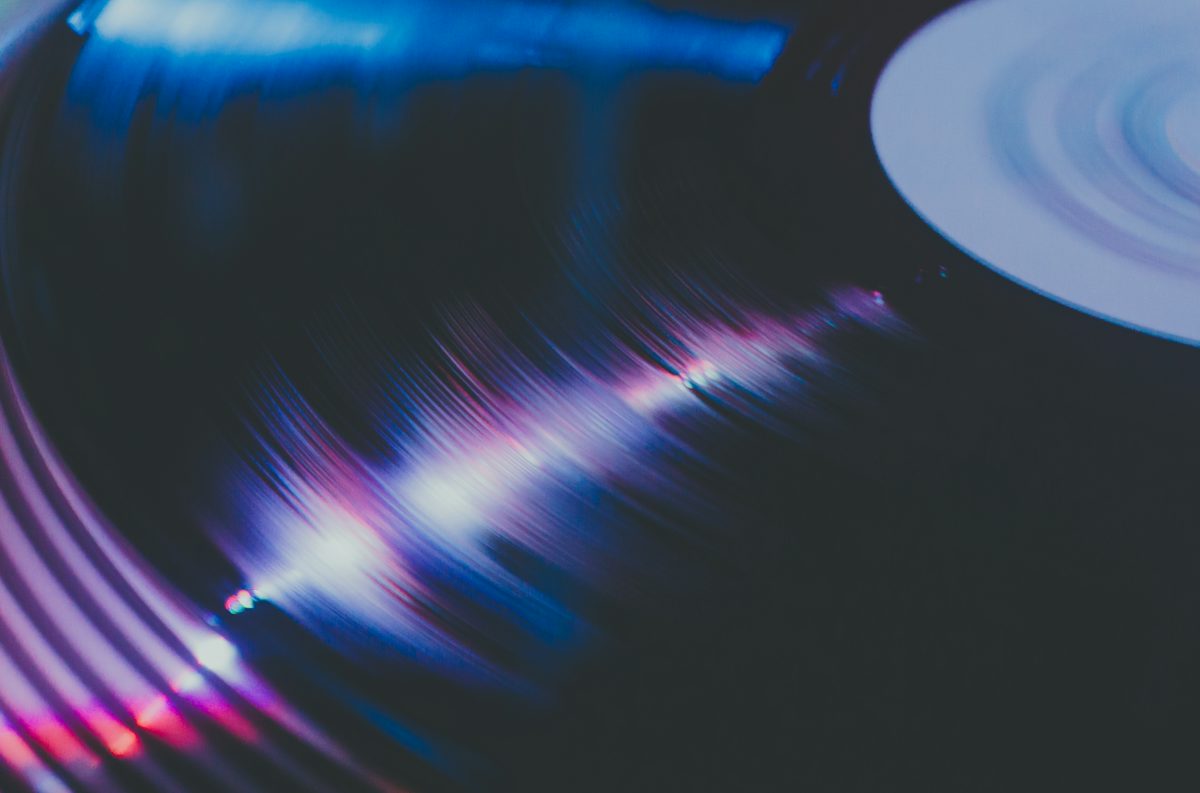 Discos de vinil representando a era clássica do rock and roll