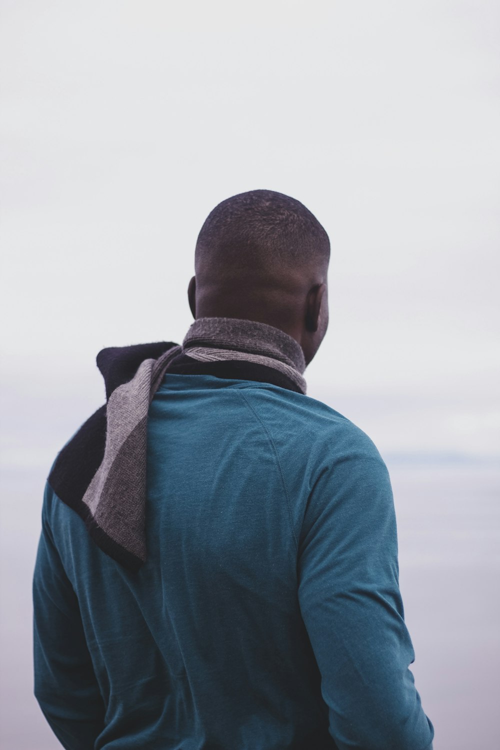 men's gray scarf