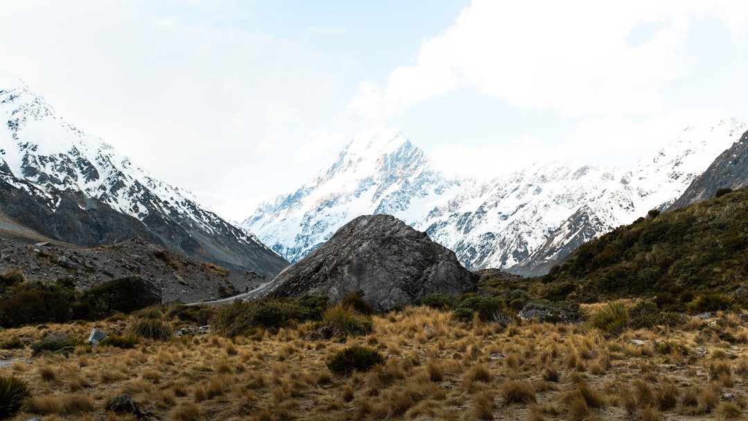 travelers stories about Hill in Hooker Valley Track, New Zealand