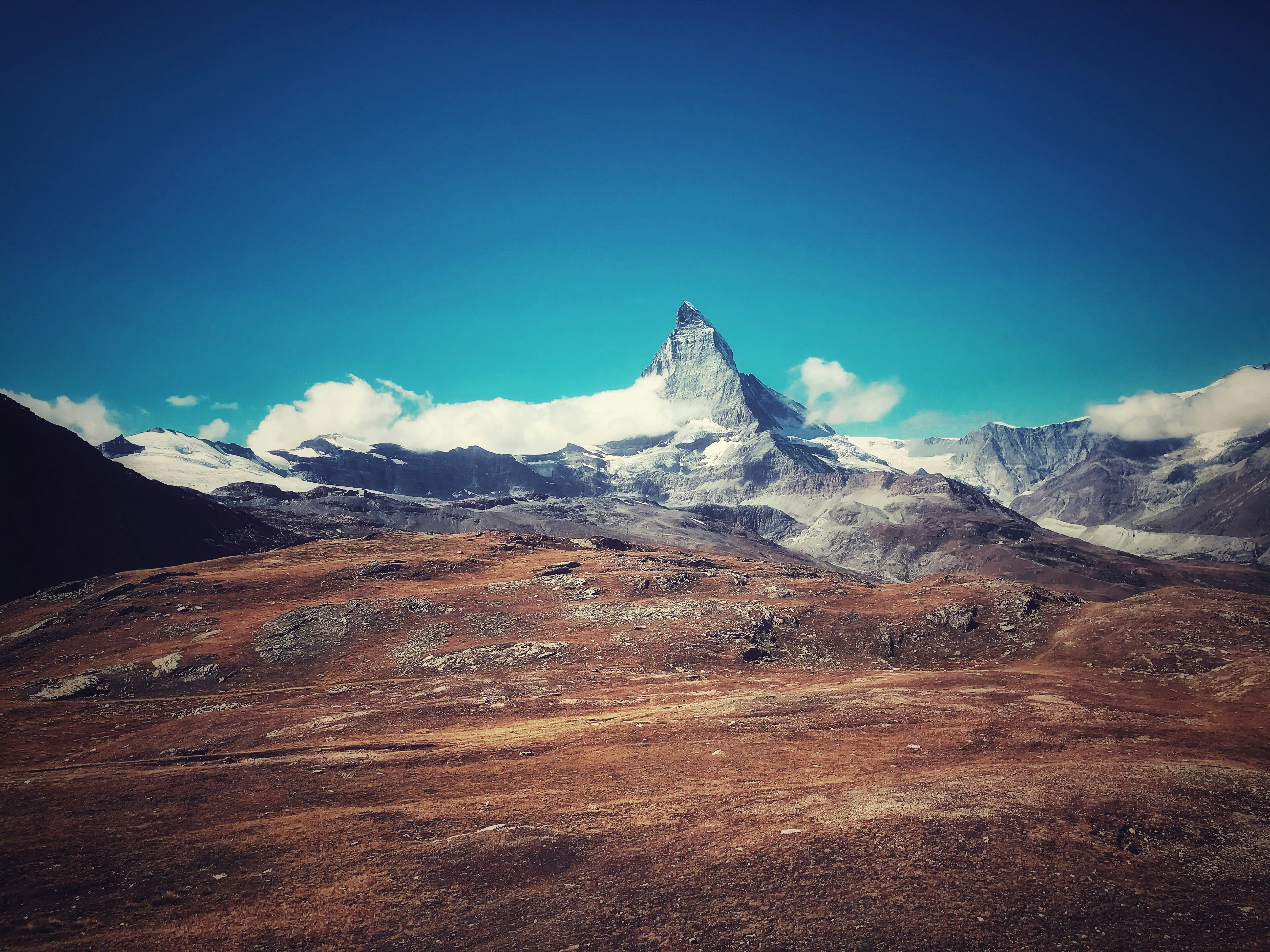 Berg unter blauem Himmel