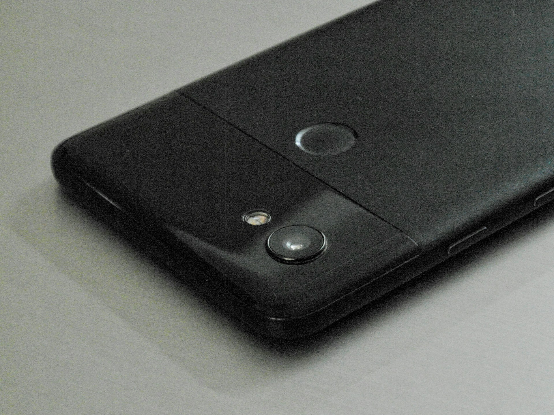 gray computer monitor