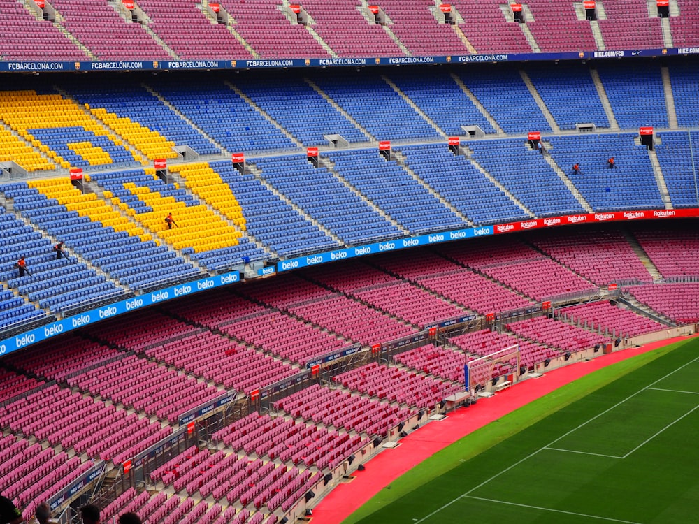 Estadio de fútbol durante el día