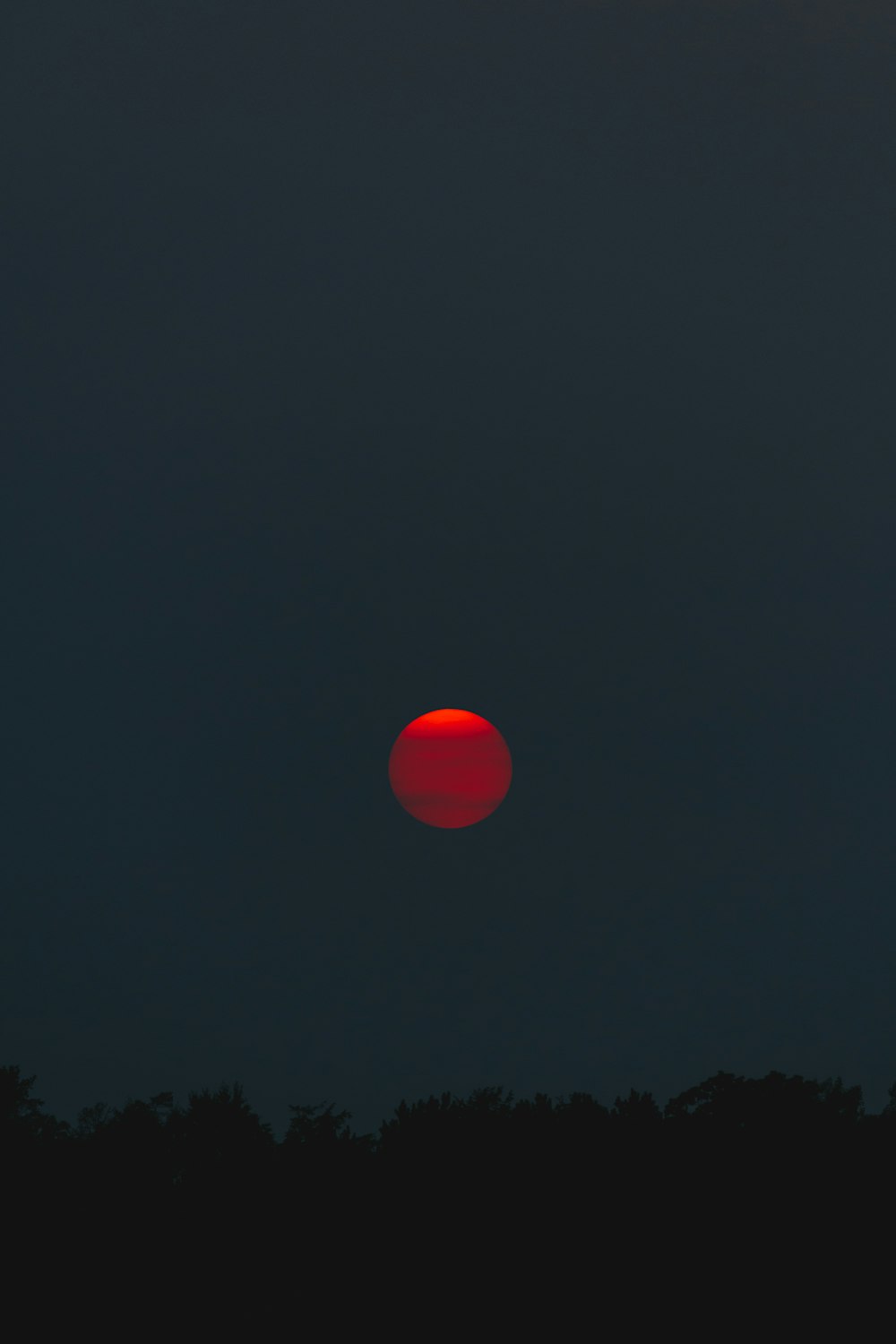 Roter Mond in der Nacht