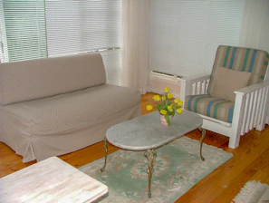 Cozy sitting area in a Trearddur Bay apartment, freshly cleaned and inviting for visitors.