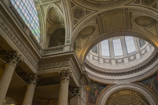 low-angle of room interior in Panthéon France
