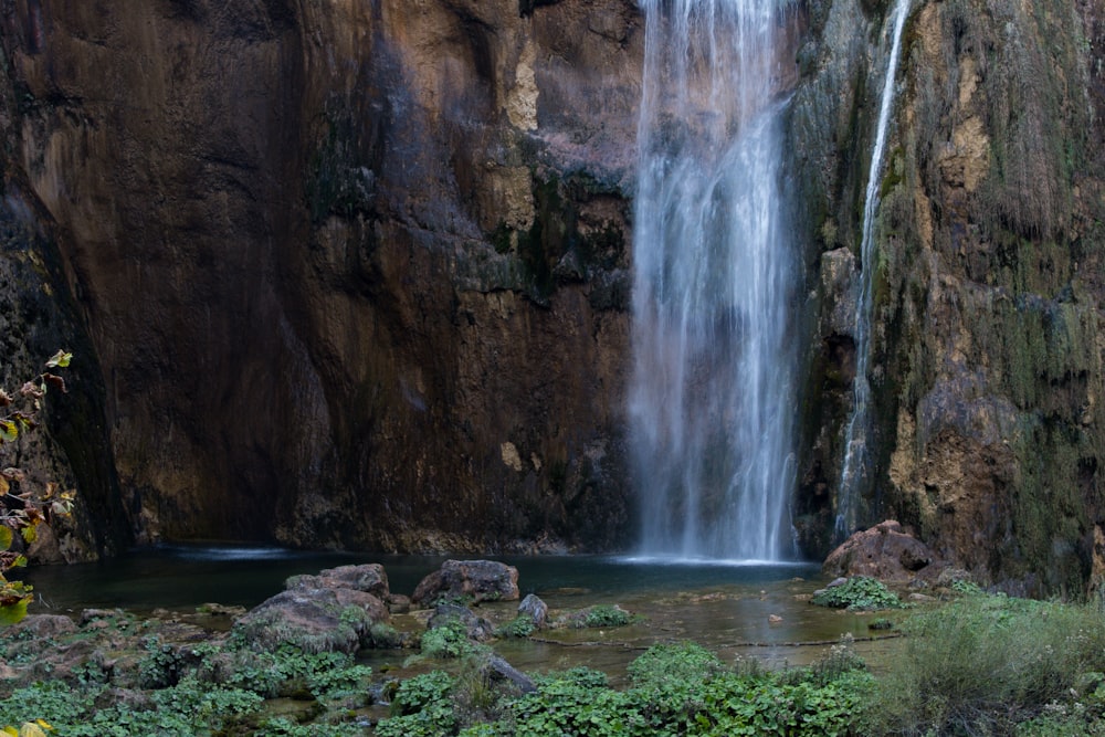 waterfall at daytime landscape photography