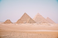 مصر - العملاق ذو الأقدام من طين