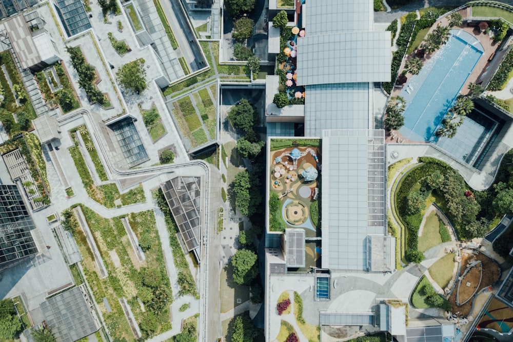 Photo aérienne de l’établissement avec piscine