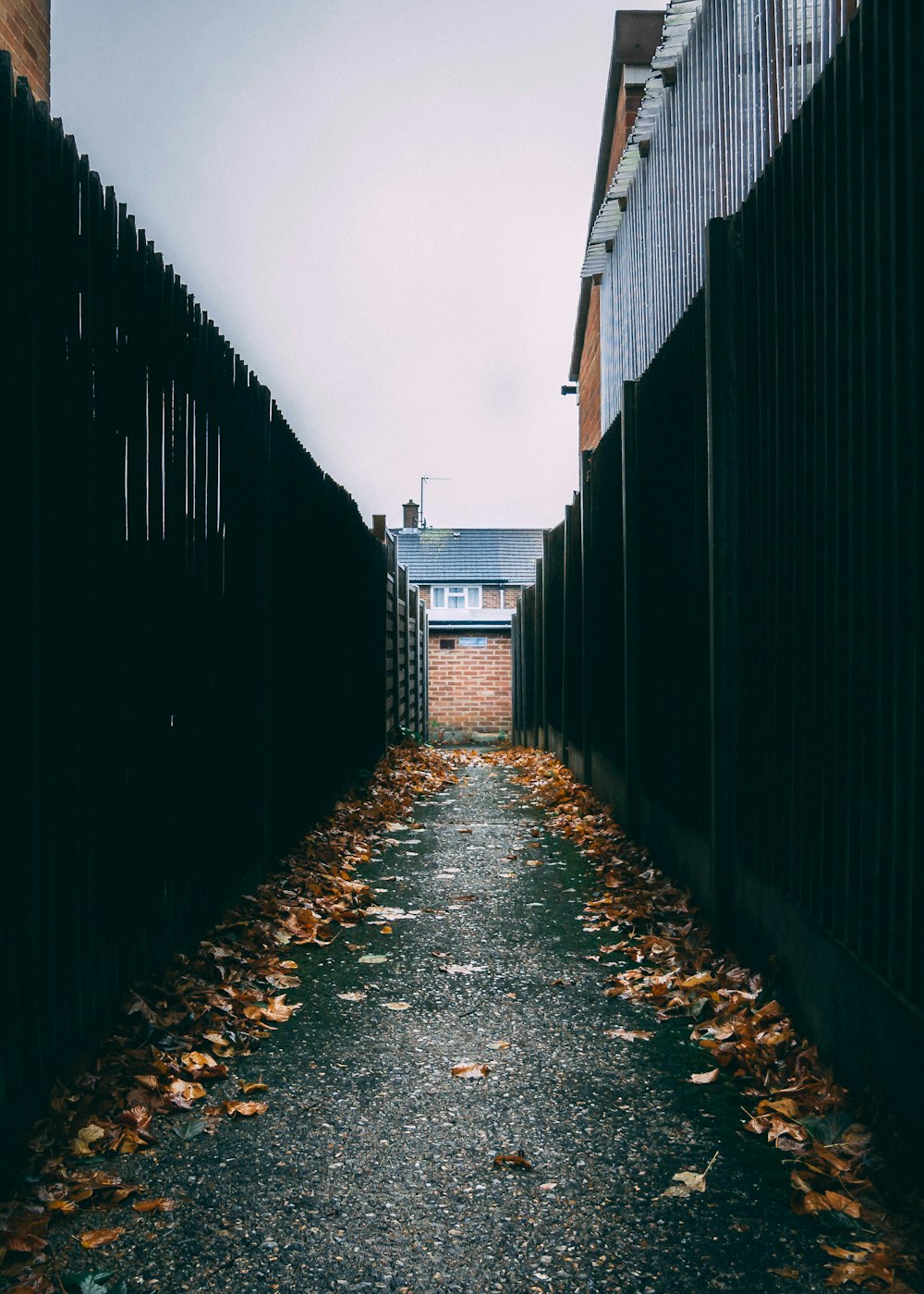 a narrow alley way with a building in the background