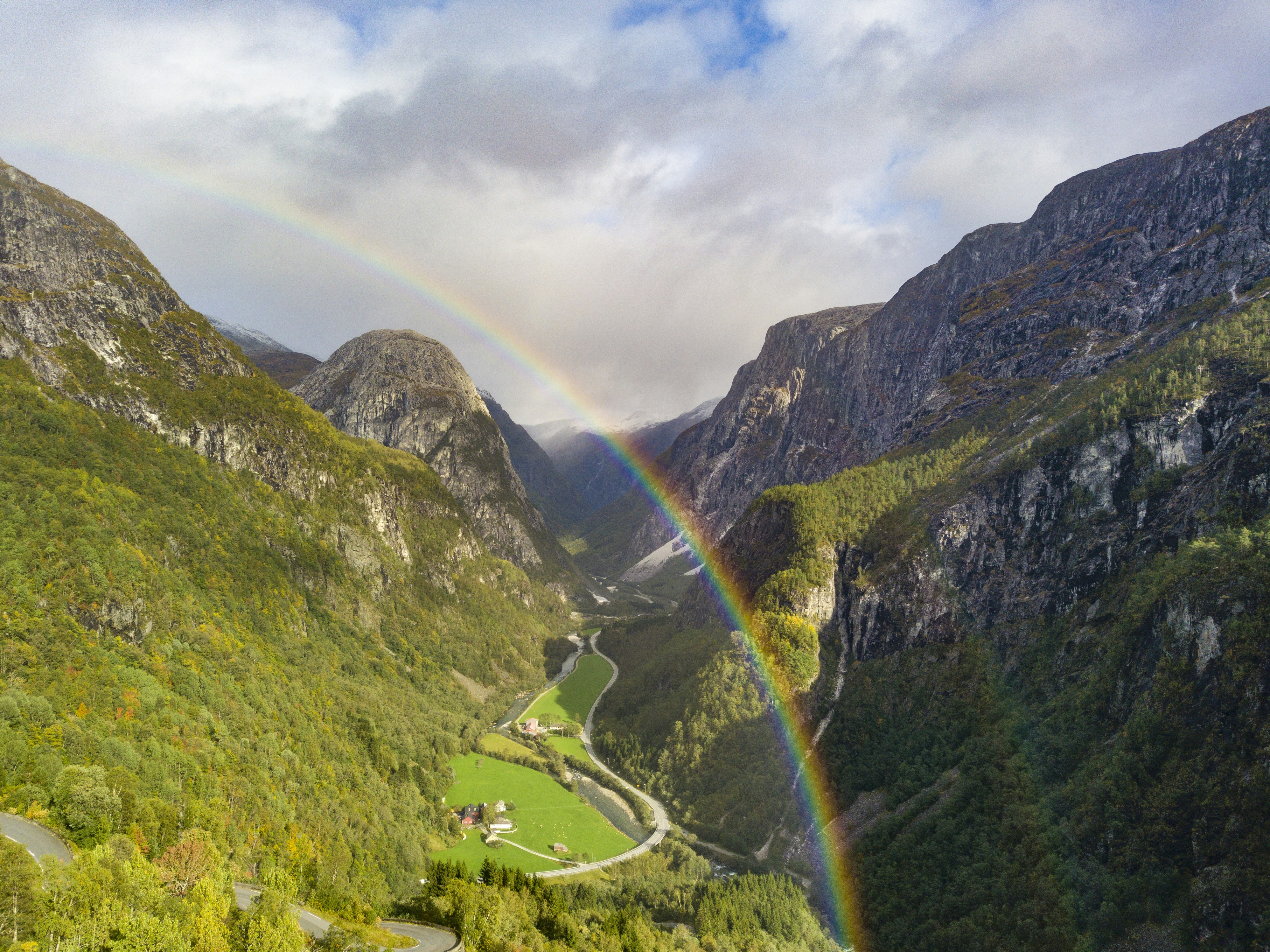 Pallay Punchu vs. Vinicunca: Which Rainbow Mountain is Better for You?