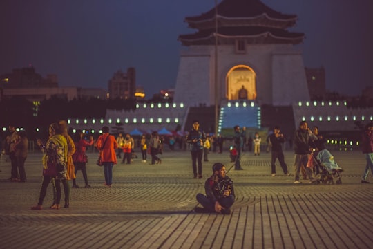 people near arch in Chiang Kai-shek Memorial Hall Taiwan