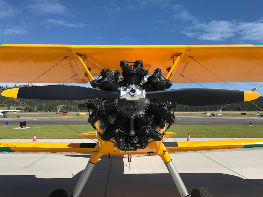 close photo of propeller plane