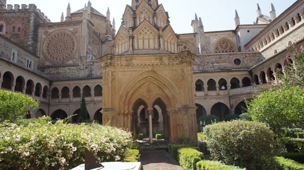 A picturesque scene of the Alhambra in Granada surrounded by lush gardens.