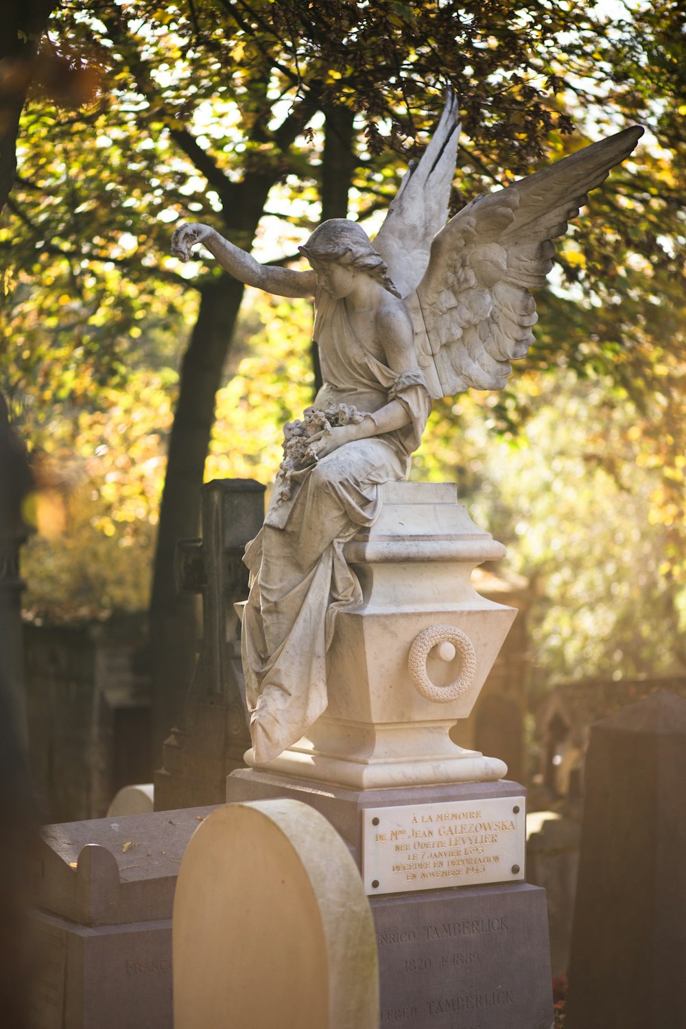 angel statue at daytime