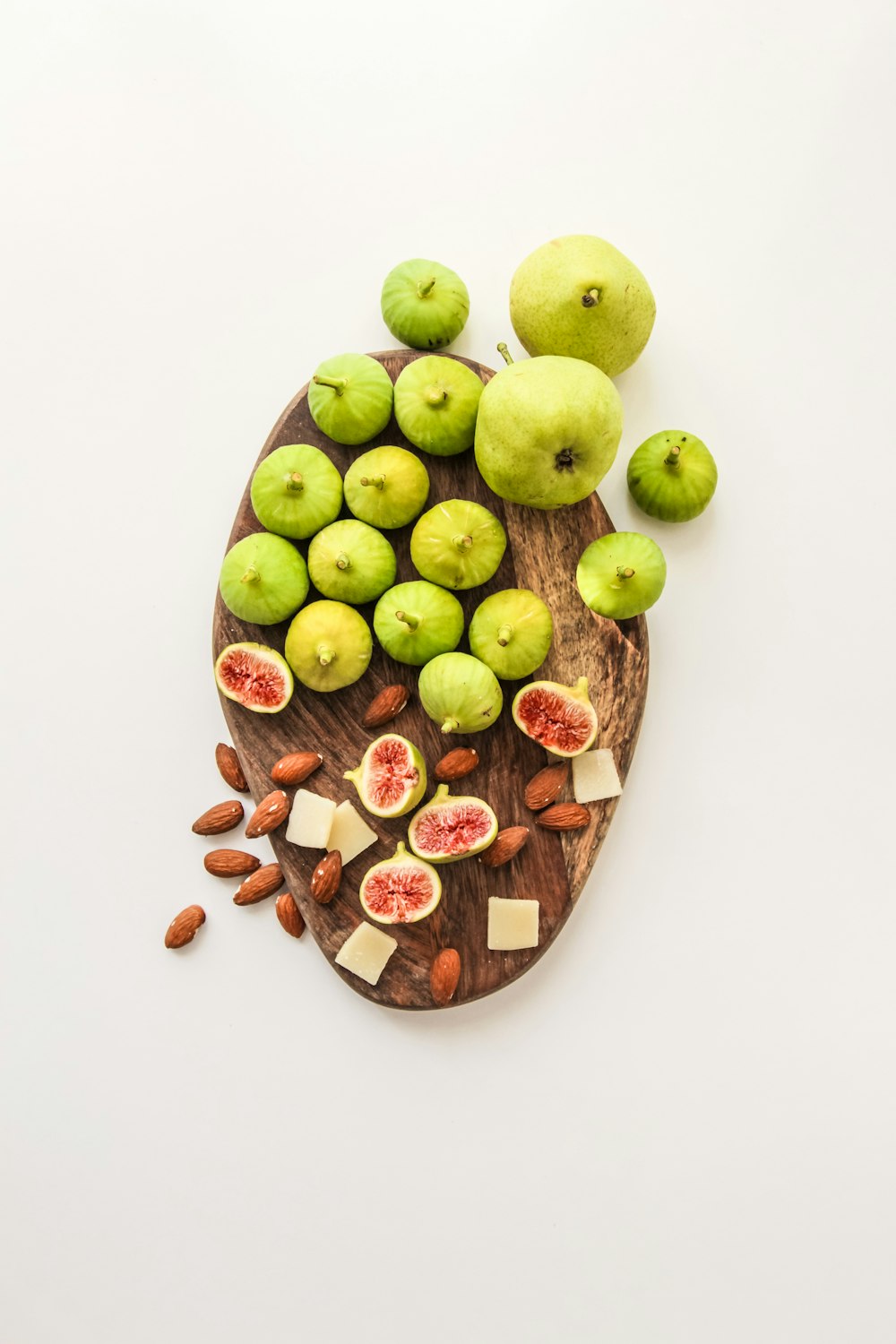 round green fruits