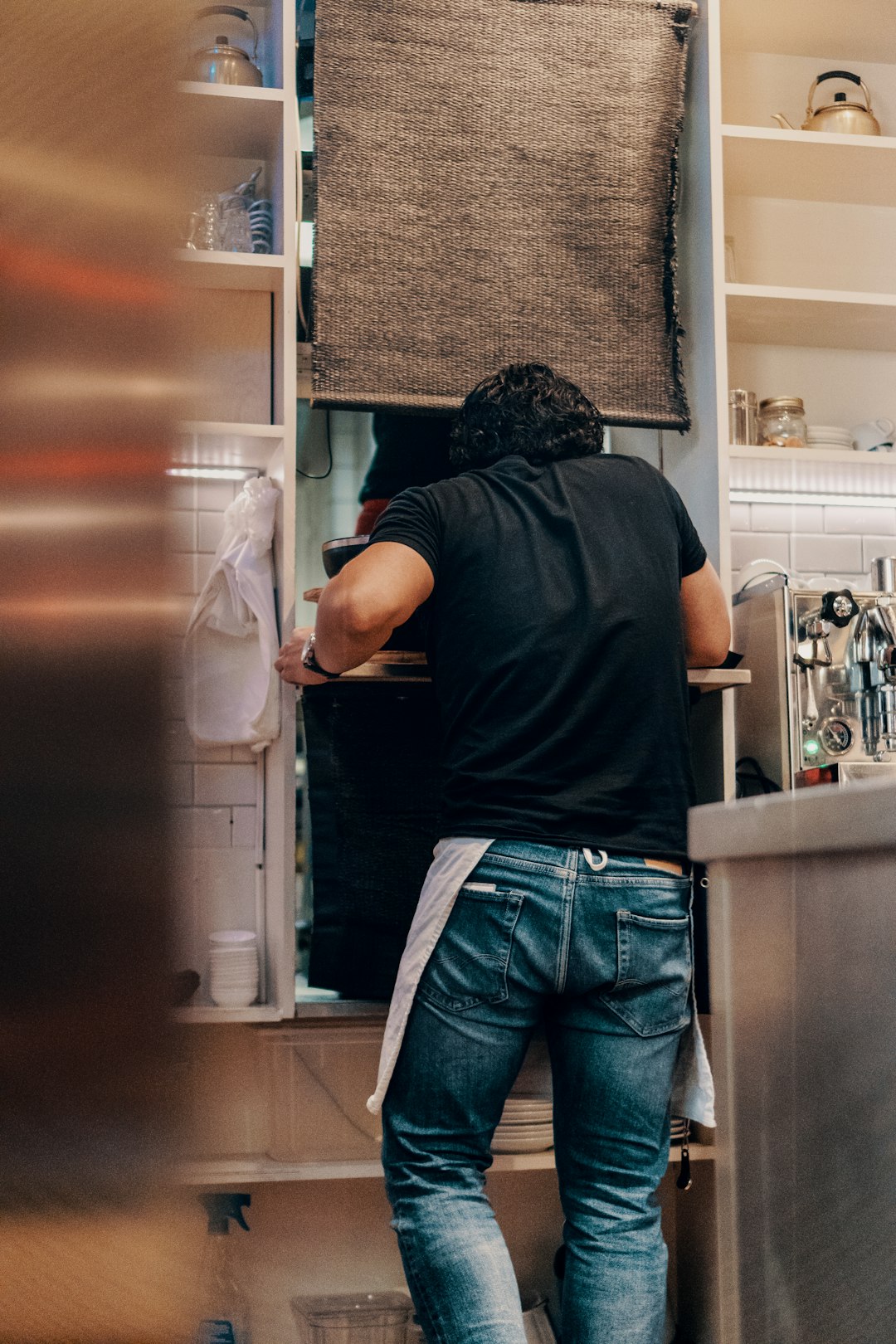 man wearing black shirt